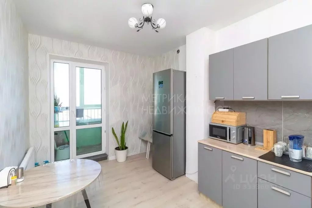 2-к кв. Тюменская область, Тюмень ул. Ветеранов Труда, 9Ак1 (63.4 м) - Фото 1