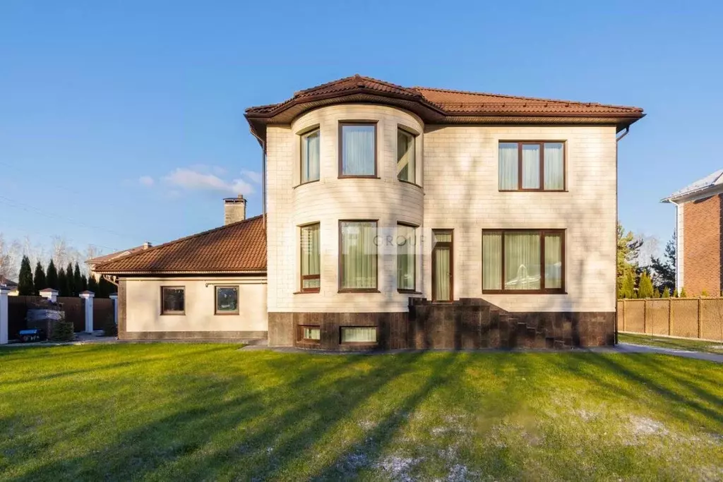 Коттедж в Москва д. Софьино, ул. Соловьиная, 9 (453 м) - Фото 1