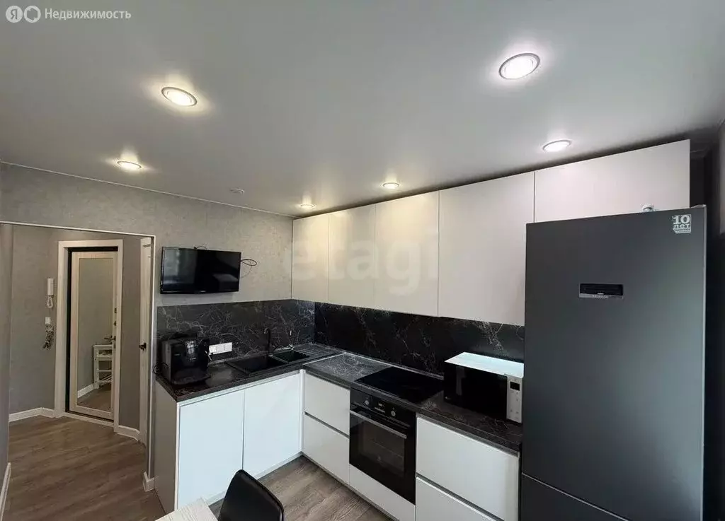 3-комнатная квартира: Тюмень, улица Мельникайте, 127А (64.1 м) - Фото 1