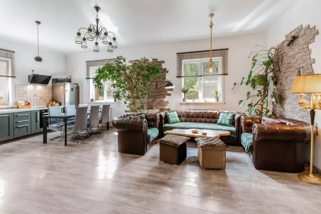 Дом в Алтай, Чемальский район, Элекмонарское с/пос, с. Элекмонар ул. ... - Фото 1