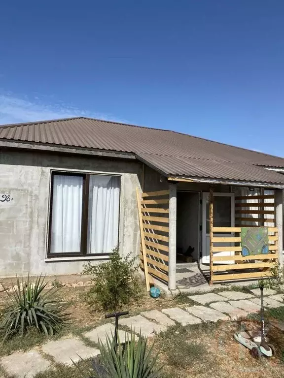 Дом в Крым, Черноморский район, с. Новосельское ул. Ленина (100 м) - Фото 2