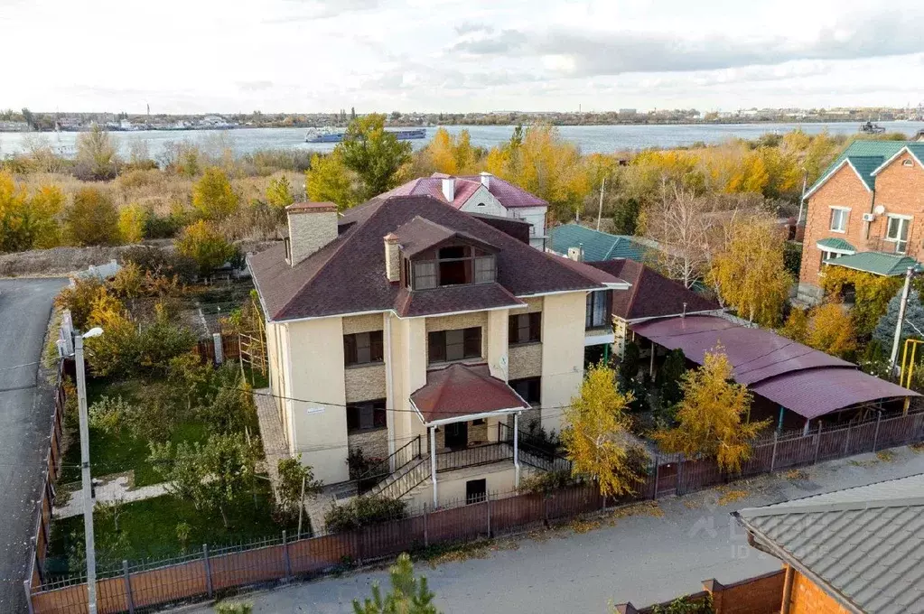 Дом в Астраханская область, Астрахань Адмиралтейский проезд (335 м) - Фото 0