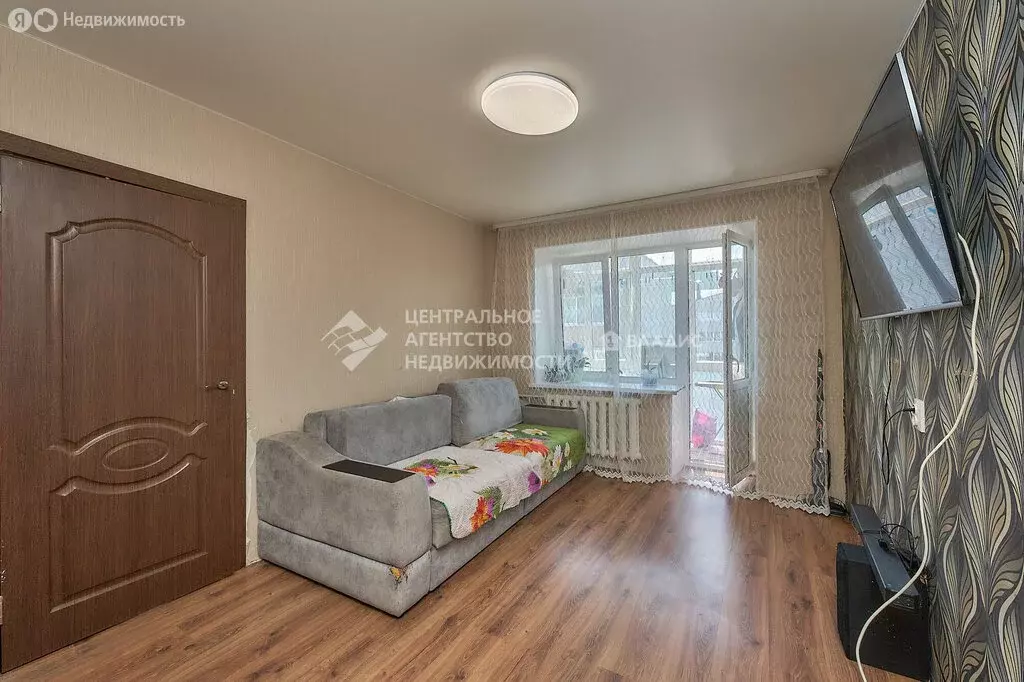 3-комнатная квартира: Рыбное, Большая улица, 2 (49.6 м) - Фото 1