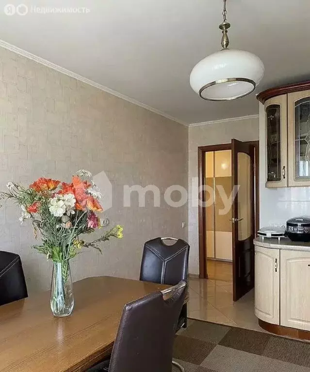 2-комнатная квартира: Калининград, улица Толбухина, 4 (72 м) - Фото 0