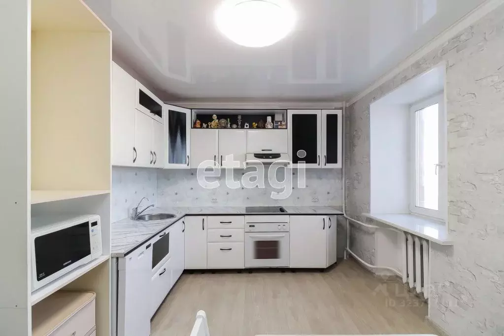 3-к кв. Тюменская область, Тюмень Молодежная ул., 28 (110.3 м) - Фото 0