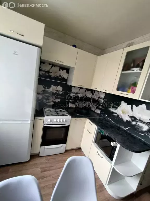 3-комнатная квартира: Тюмень, Севастопольская улица, 33 (58 м) - Фото 0
