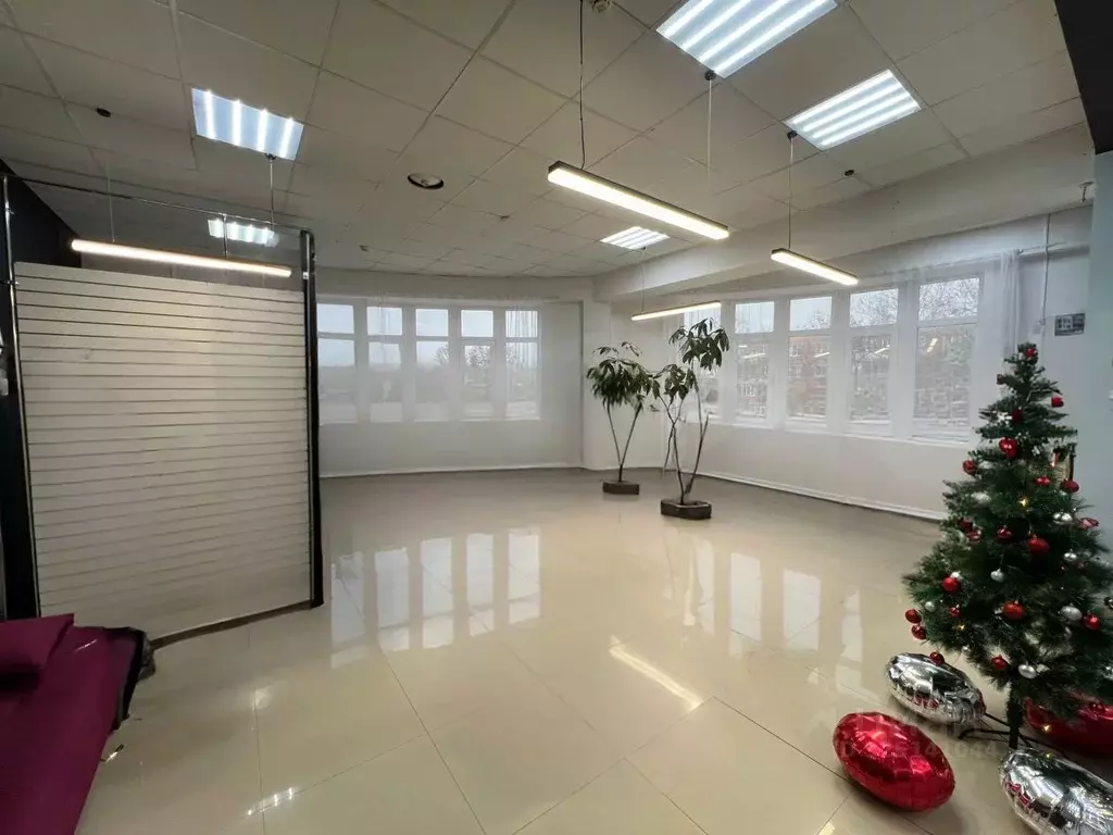 Помещение свободного назначения в Адыгея, Майкоп ул. Чкалова, 71 (48 ... - Фото 1