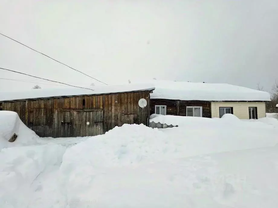 Дом в Пермский край, Александровск Яйва пгт, ул. Демьяна Бедного, 57 ... - Фото 1