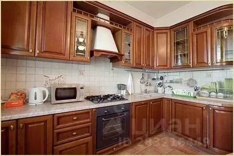 Комната Москва Новая Басманная ул., 31С1 - Фото 2