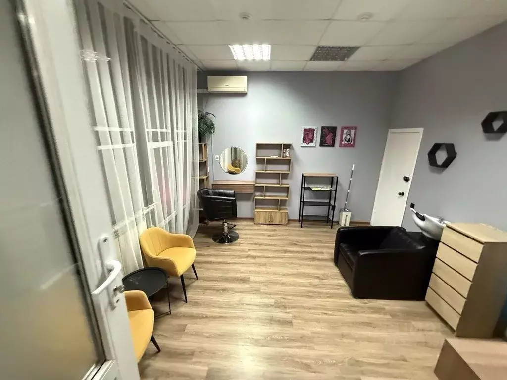 Офис в Брянская область, Брянск ул. Калинина, 10 (17 м) - Фото 1