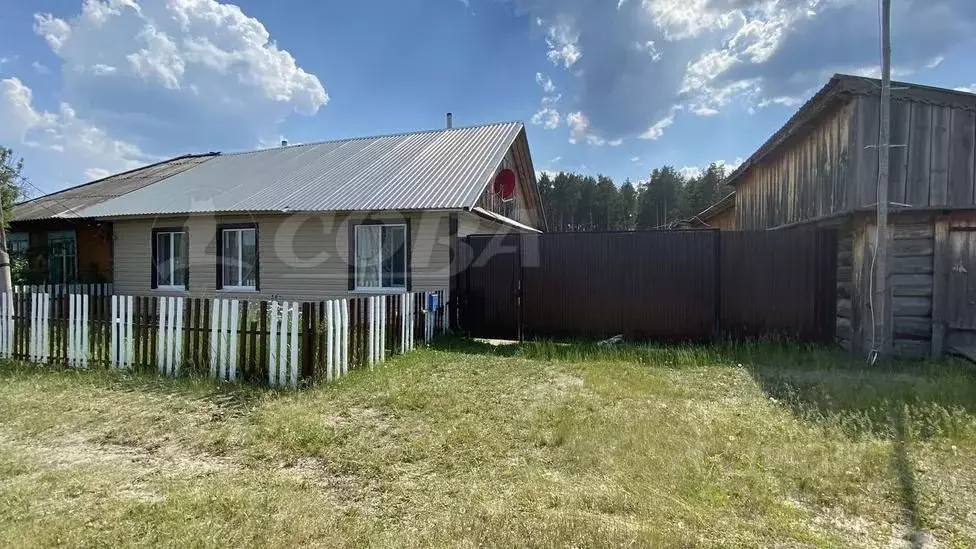 Дом в Курганская область, Белозерский муниципальный округ, с. ... - Фото 1