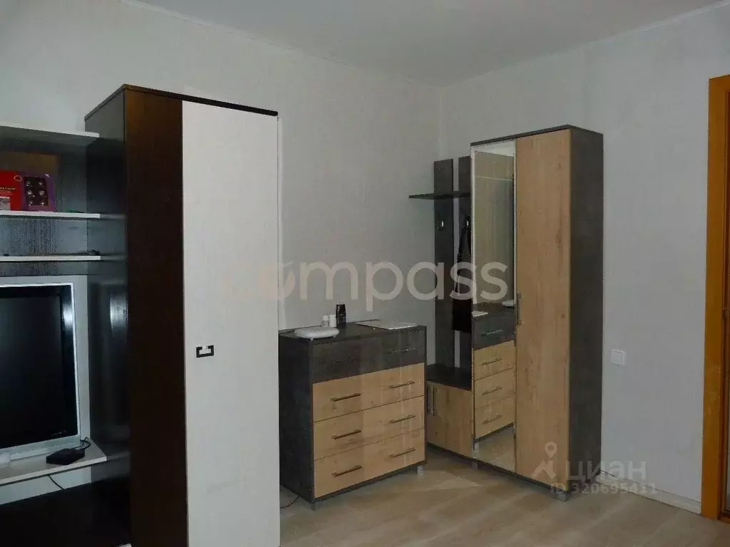 2-к кв. Тюменская область, Тюмень ул. Республики, 218 (27.2 м) - Фото 0