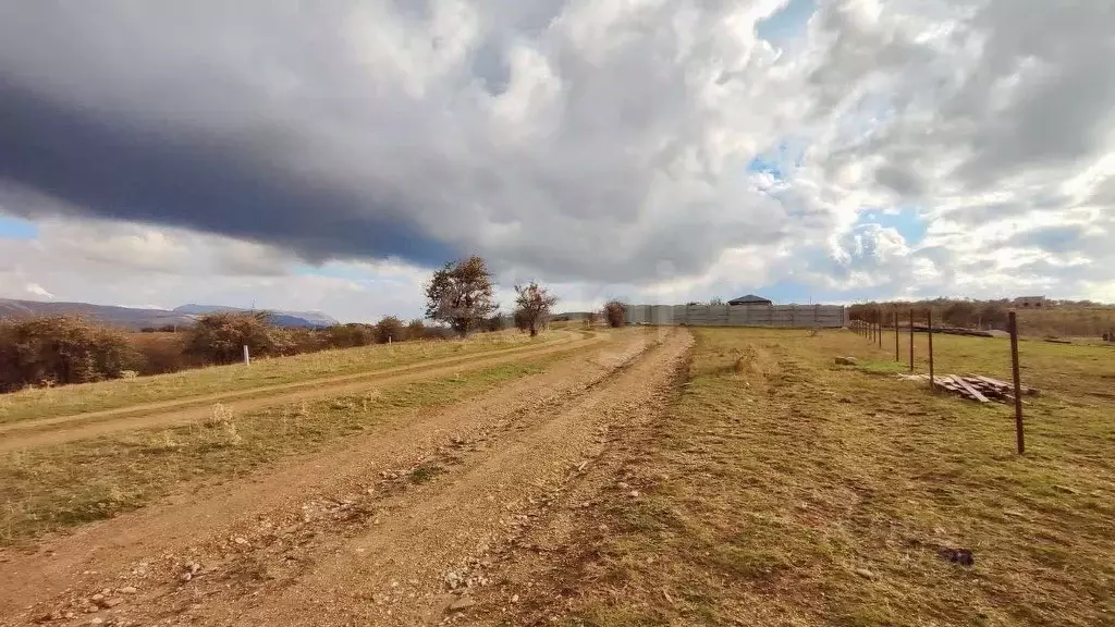Участок в Крым, Симферопольский район, Добровское с/пос, с. Пионерское ... - Фото 1