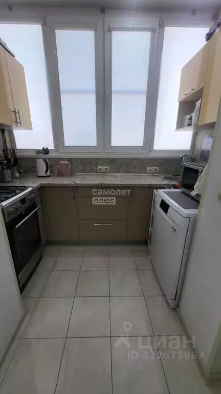 2-к кв. Астраханская область, Астрахань ул. Куликова, 81к2 (67.0 м) - Фото 1