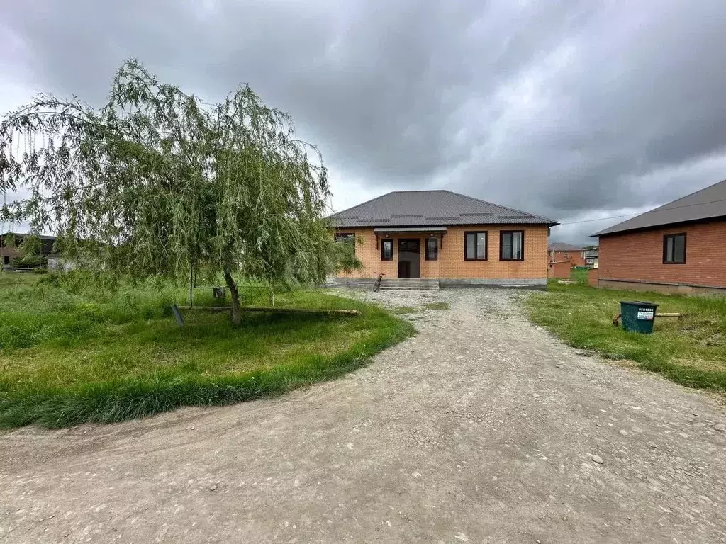 Дом в Ингушетия, Карабулак ул. Грузинская (200 м) - Фото 1