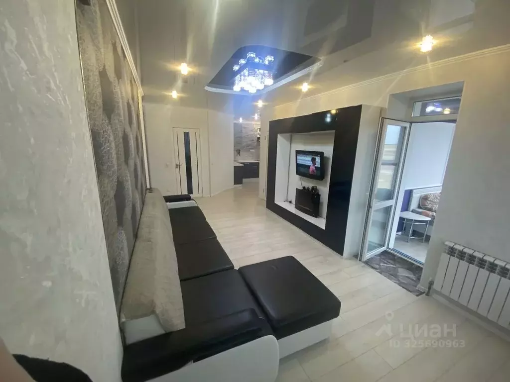 3-к кв. Омская область, Омск ул. 13-я Линия, 37/5 (66.5 м) - Фото 1