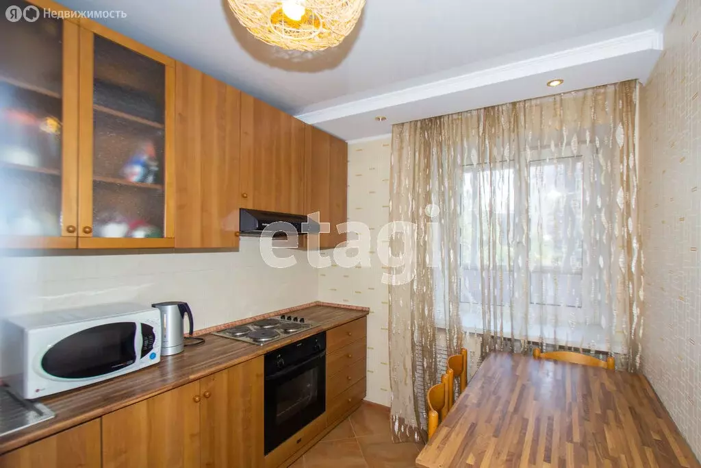 2-комнатная квартира: Тюмень, улица Елизарова, 8 (47.7 м) - Фото 1