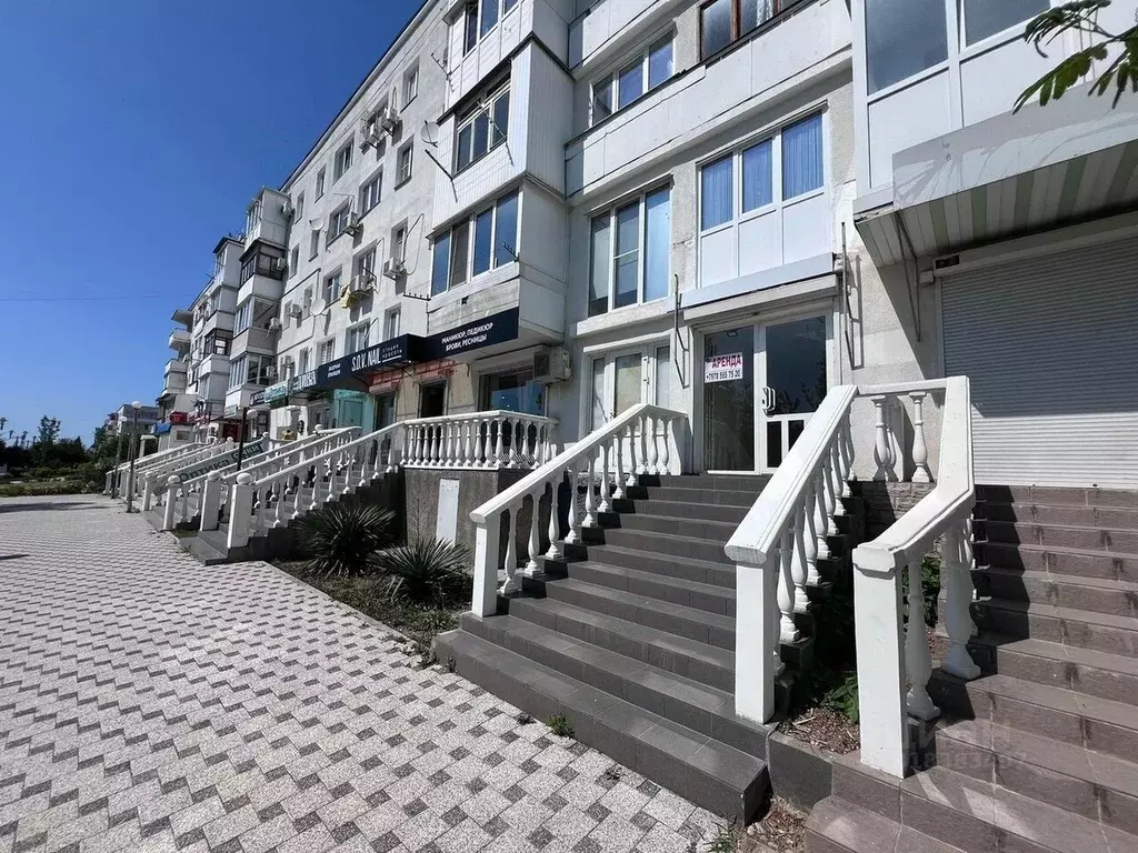Помещение свободного назначения в Севастополь просп. Октябрьской ... - Фото 0