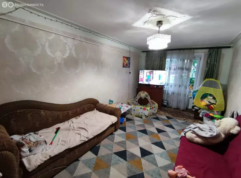1-комнатная квартира: Новокубанск, Первомайская улица, 202 (51 м) - Фото 0