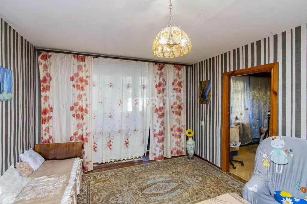 4-к кв. Тюменская область, Тюмень ул. Осипенко, 39А (64.7 м) - Фото 0