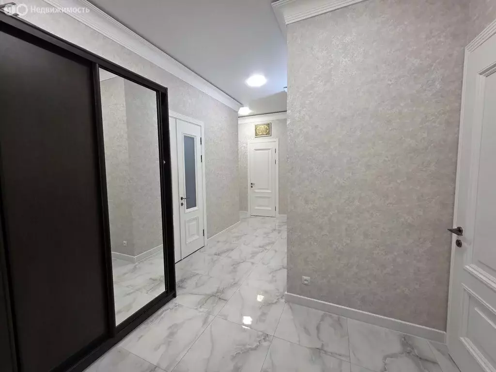 3-комнатная квартира: Махачкала, улица Абдулхакима Исмаилова, 30 (100 ... - Фото 1
