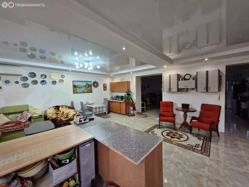 Дом в станица Суворовская, Центральная улица (243 м) - Фото 0