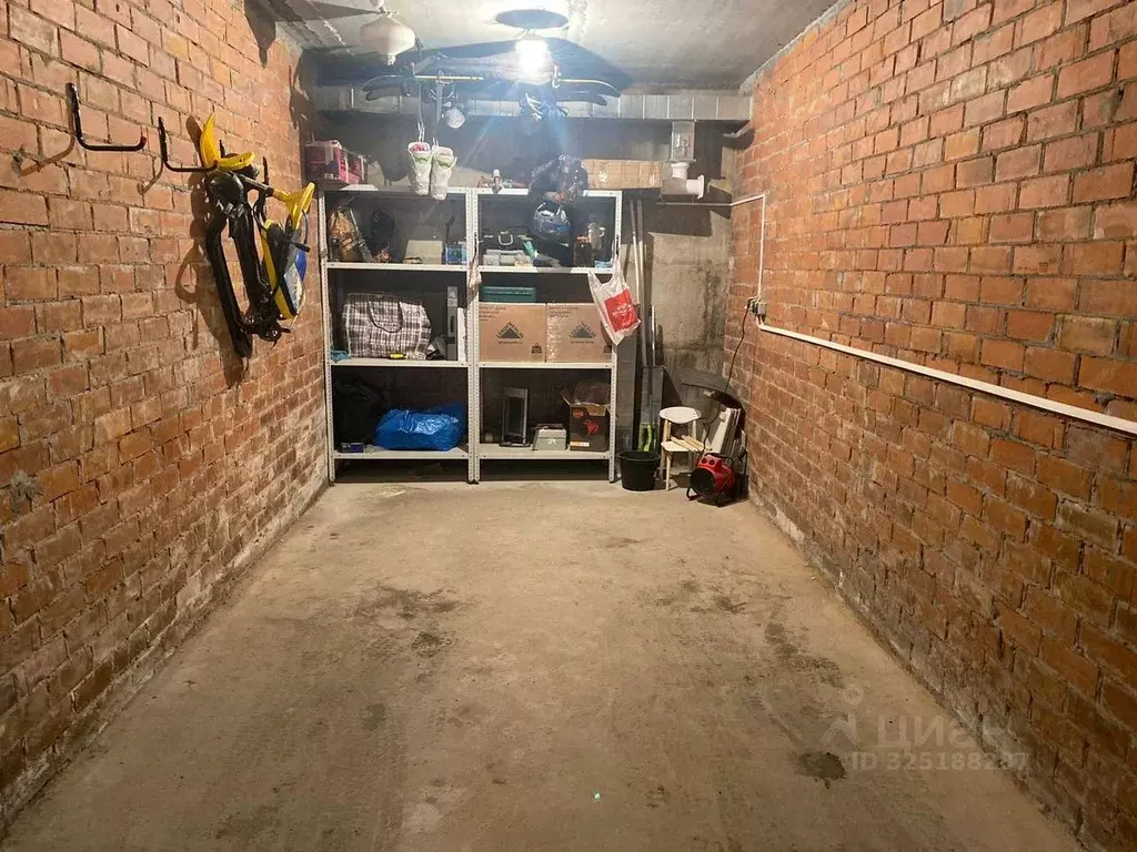 Гараж в Свердловская область, Екатеринбург ул. Белинского, 137 (17 м) - Фото 1