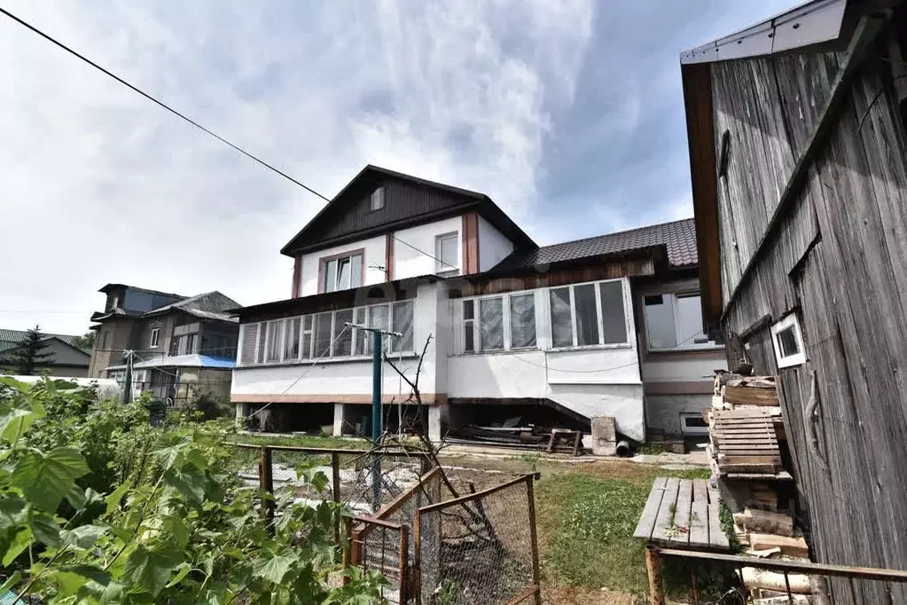 Дом в Сахалинская область, Южно-Сахалинск Плодородная ул., 17 (220 м) - Фото 1