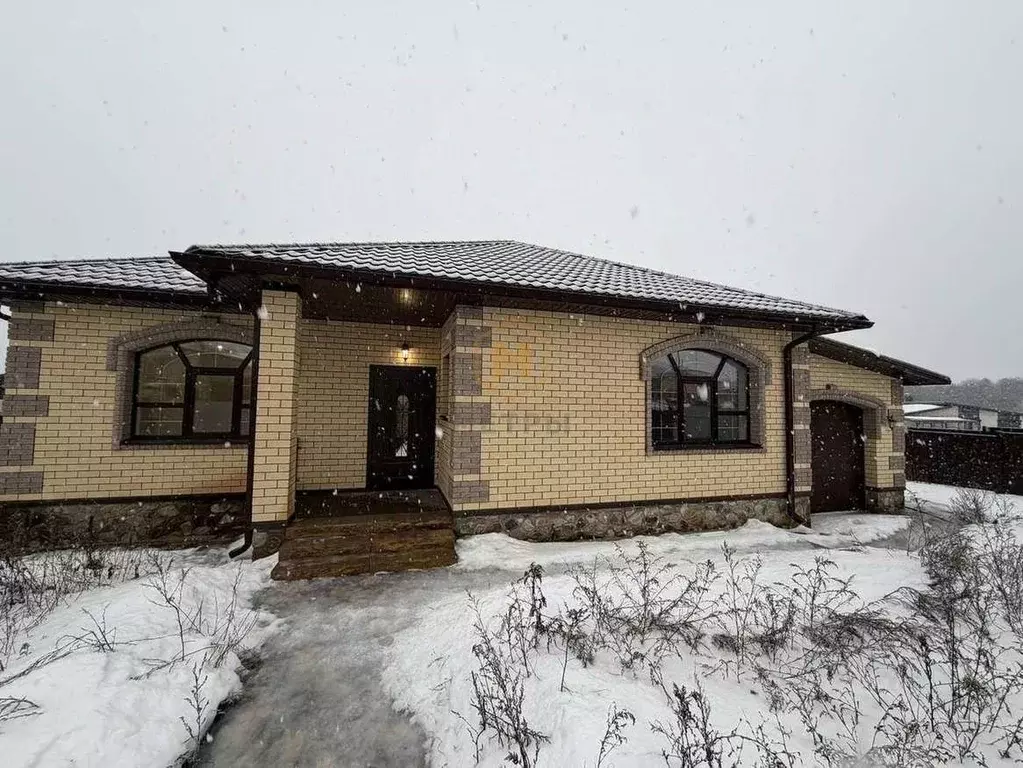 Дом в Белгородская область, Белгородский район, Дубовское с/пос, с. ... - Фото 1