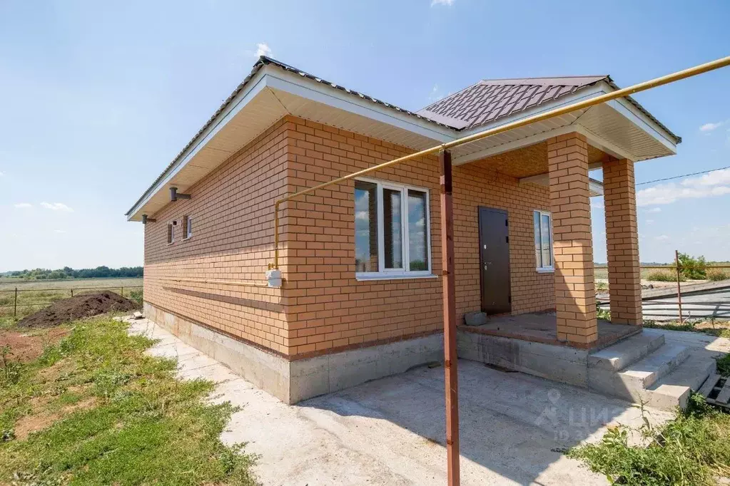 Дом в Оренбургская область, Оренбургский район, с. Каменноозерное ... - Фото 1