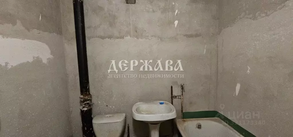 1-к кв. Белгородская область, Старый Оскол Молодогвардеец мкр, 1А ... - Фото 1