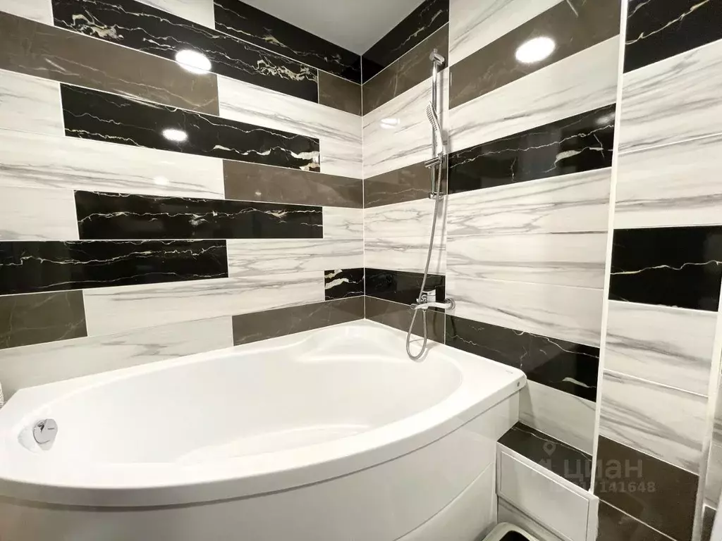 3-к кв. Карелия, Петрозаводск ул. Энтузиастов, 15 (80.0 м) - Фото 0