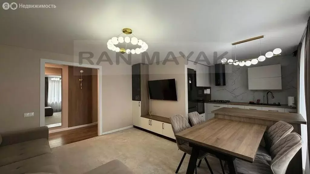 3-комнатная квартира: Майкоп, улица Горького, 214 (71.9 м) - Фото 1