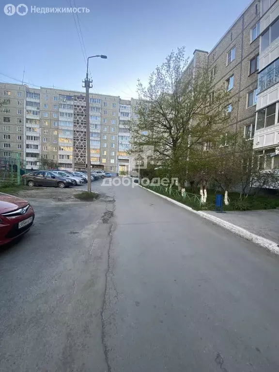 4-комнатная квартира: Первоуральск, улица Строителей, 1 (94.6 м) - Фото 1