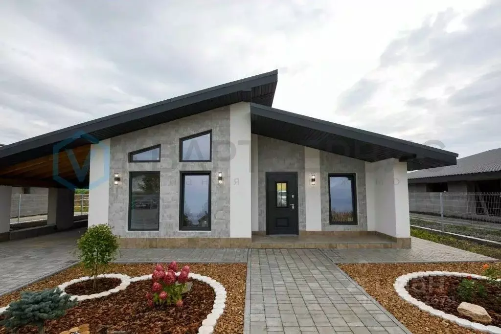 Дом в Омская область, Омский район, с. Троицкое бул. Альпийский (140 ... - Фото 1