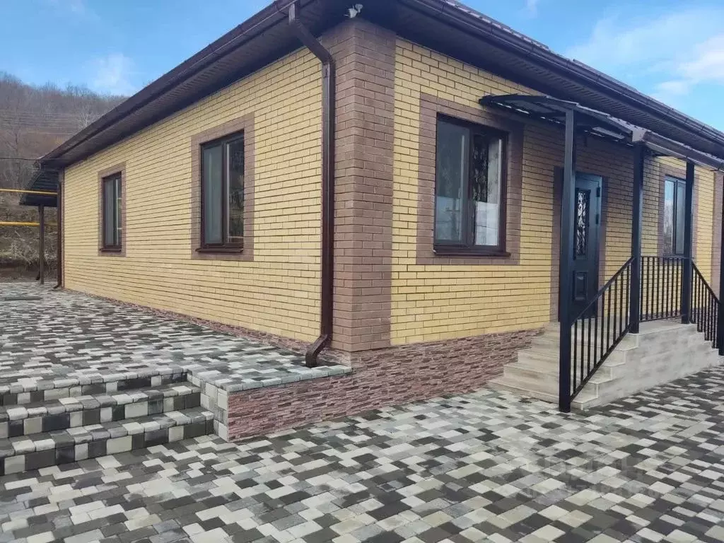 Дом в Адыгея, Майкопский район, Тимирязевское с/пос, пос. Цветочный ... - Фото 1