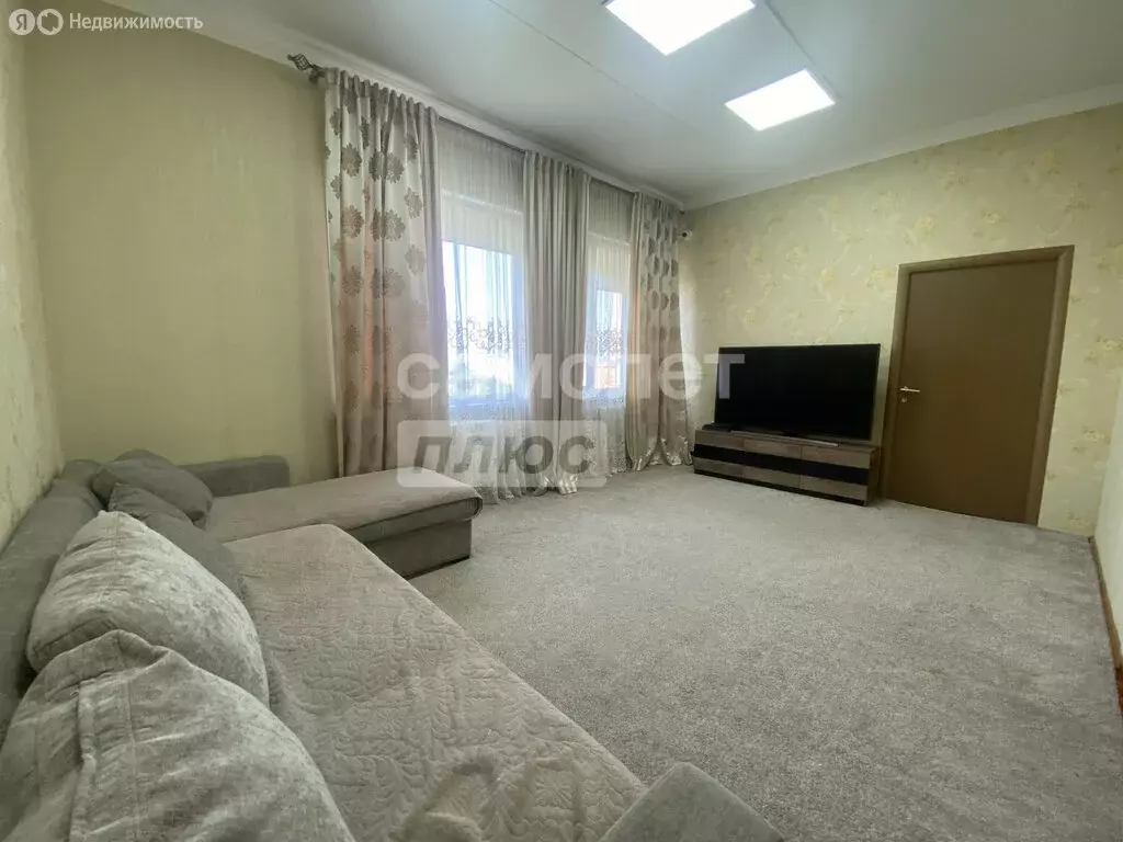 3-комнатная квартира: Махачкала, улица Заманова, 4 (73 м) - Фото 0
