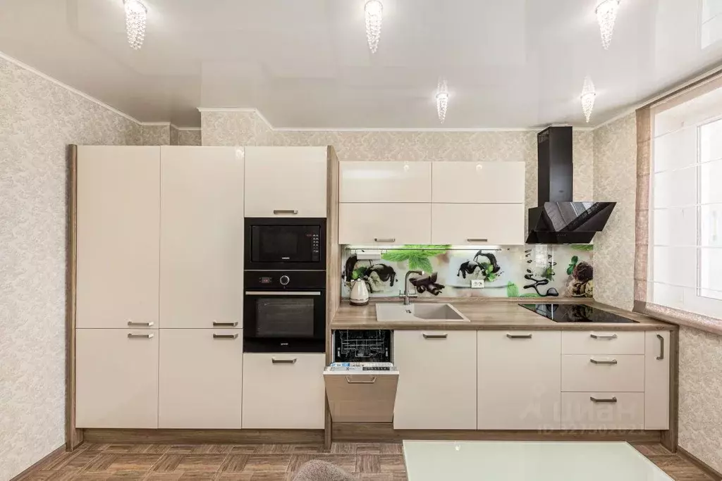 3-к кв. Челябинская область, Челябинск ул. Братьев Кашириных, 85б ... - Фото 2