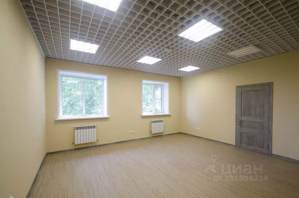 Помещение свободного назначения в Омская область, с. Азово ул. ... - Фото 2