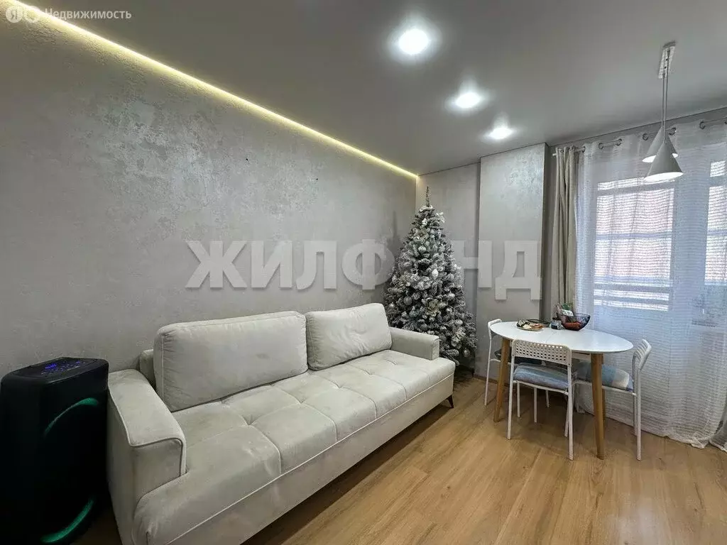 3-комнатная квартира: Абакан, улица Кирова, 212А (60 м) - Фото 1