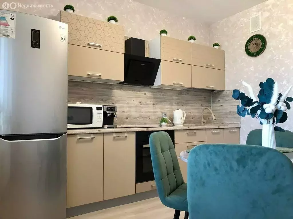 3-комнатная квартира: Пермь, улица Революции, 52Б (81.5 м) - Фото 1