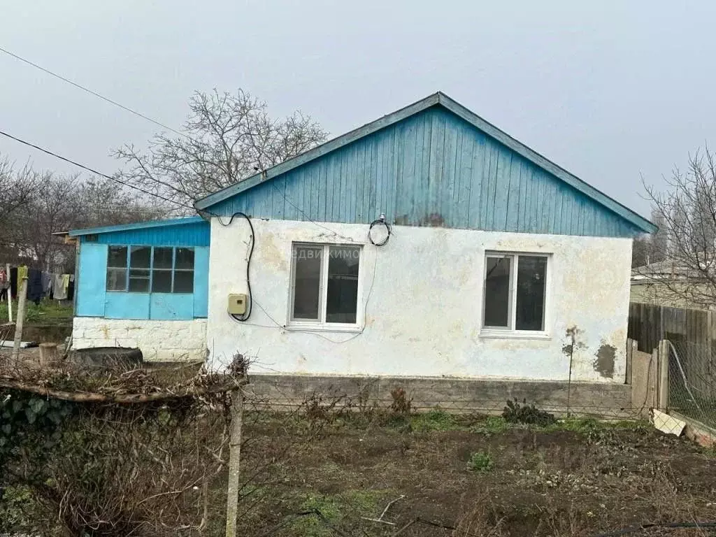 Дом в Крым, Кировский район, Журавское с/пос, с. Новопокровка ул. ... - Фото 1