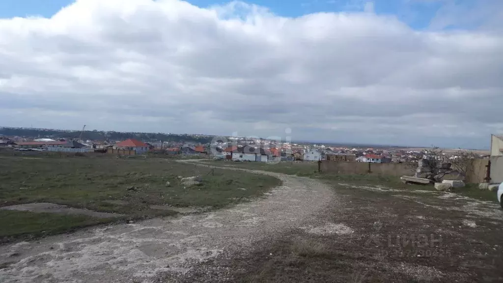 Участок в Крым, Симферопольский район, с. Трудовое ул. ... - Фото 0