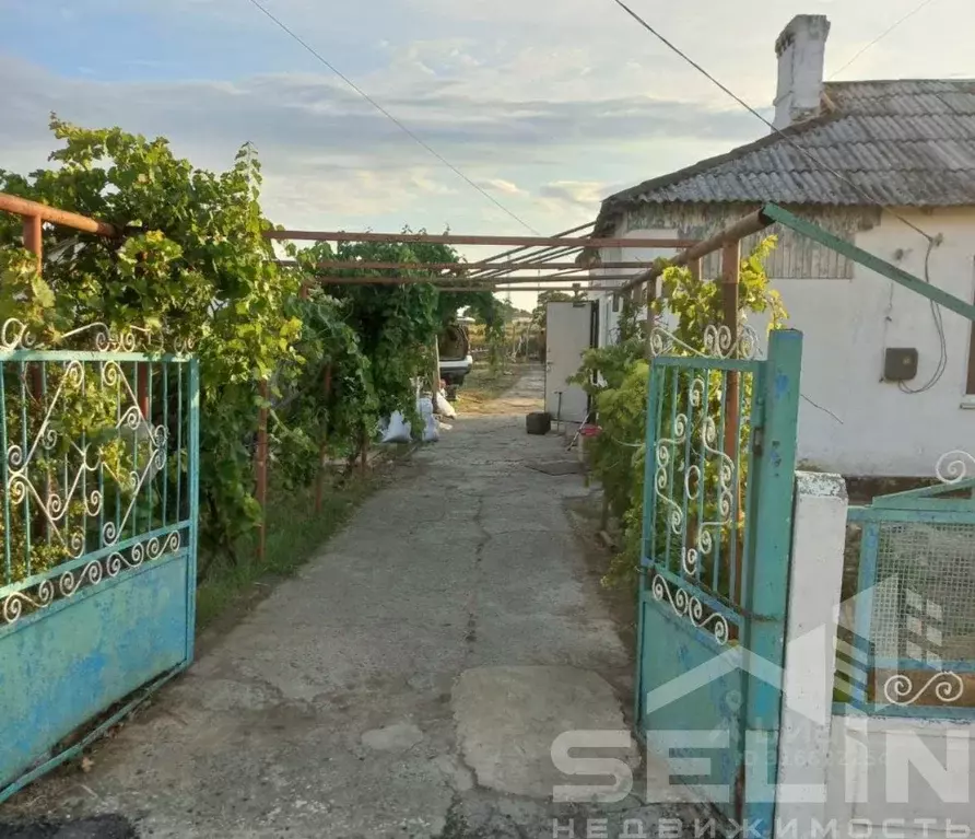 Дом в Крым, Черноморский район, с. Новоивановка ул. Гагарина (55 м) - Фото 1