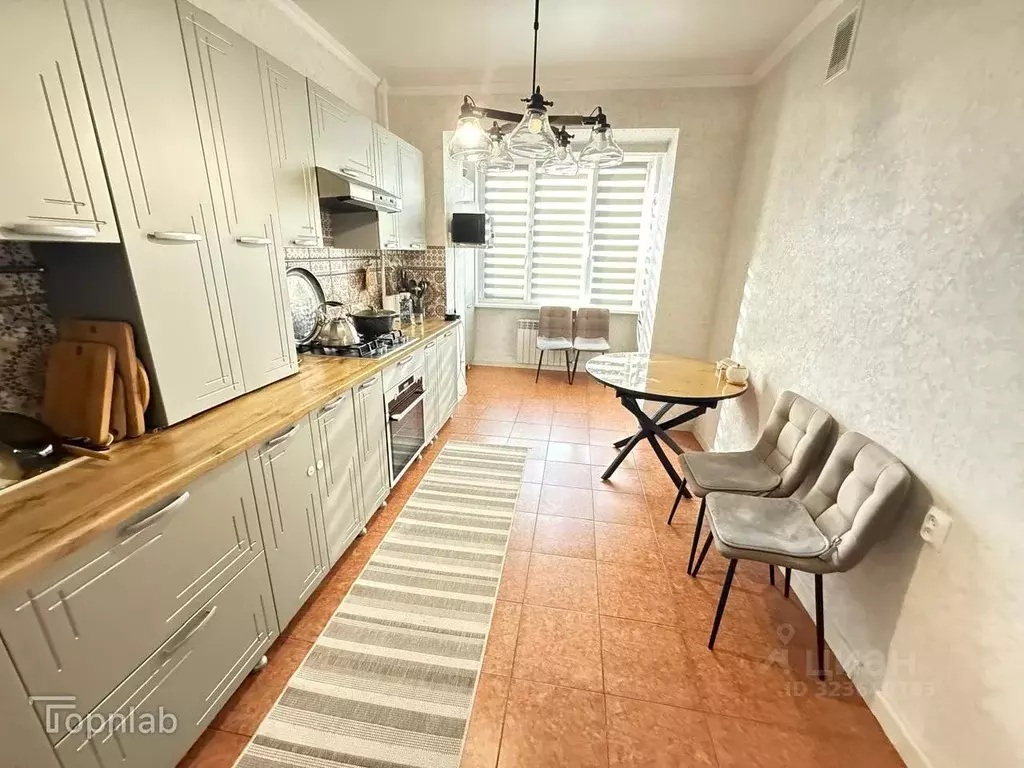 3-к кв. Астраханская область, Астрахань ул. Ахшарумова, 163А (82.2 м) - Фото 1