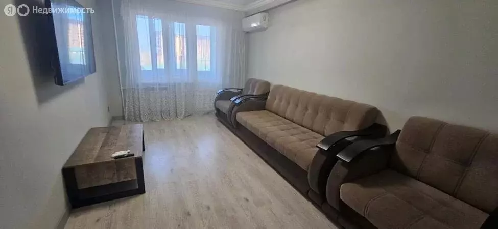 3-комнатная квартира: Махачкала, улица Бейбулатова, 4 (86 м) - Фото 1