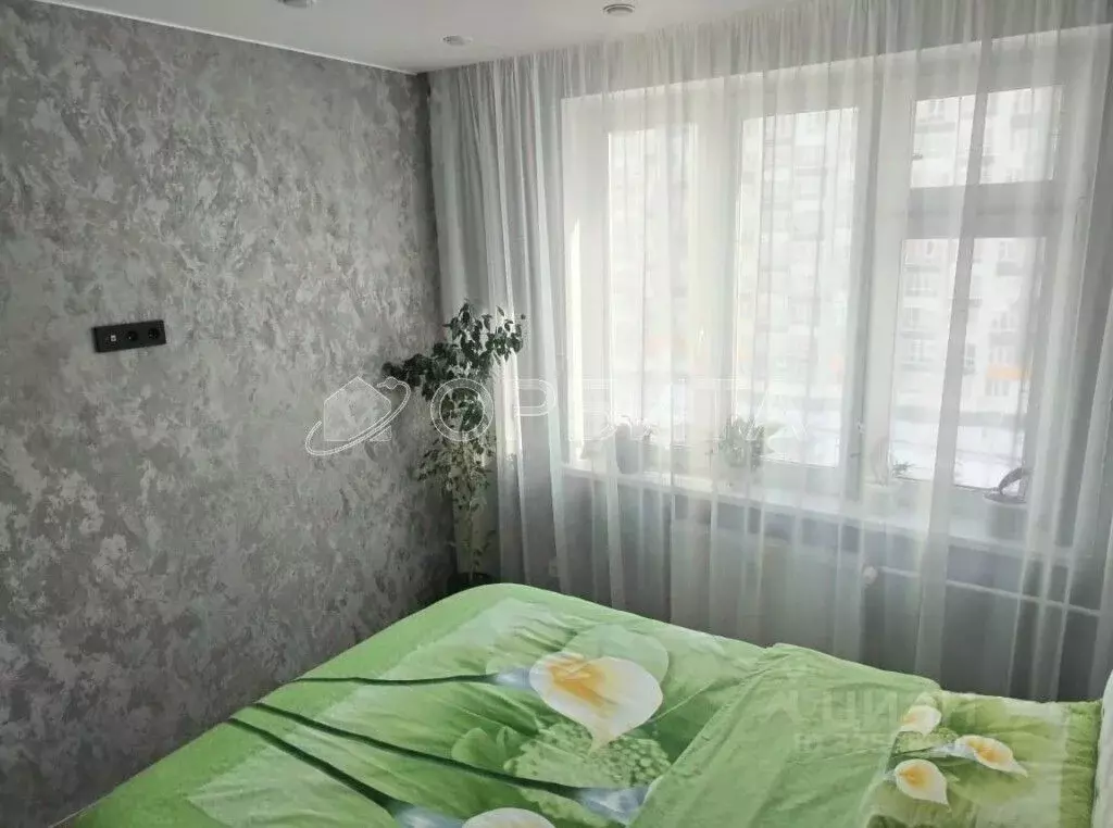 3-к кв. Тюменская область, Тюмень ул. Василия Подшибякина, 12 (81.7 м) - Фото 1