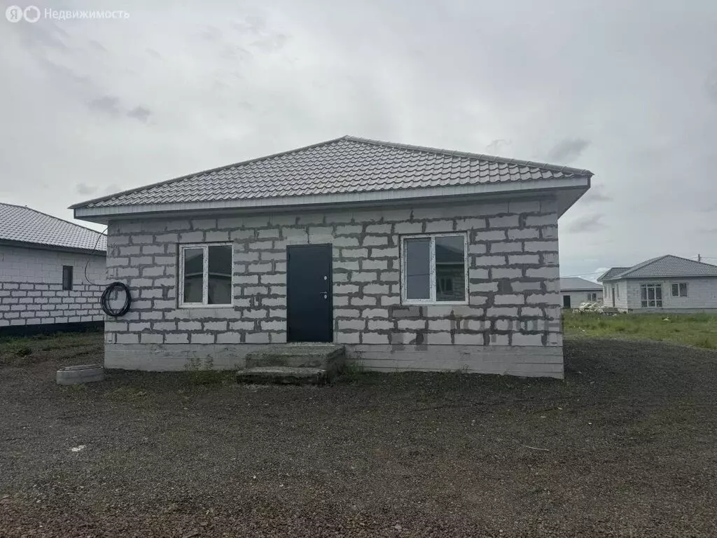 Дом в посёлок Петровский, Торговая улица (93 м) - Фото 1