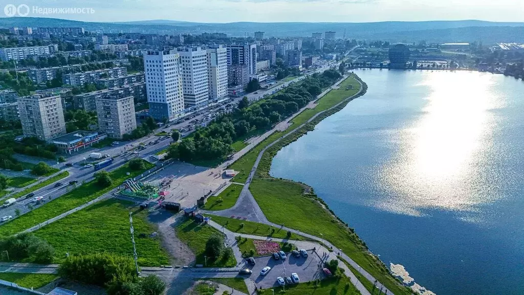 2-комнатная квартира: Первоуральск, улица Емлина, 18Б (45.7 м) - Фото 1