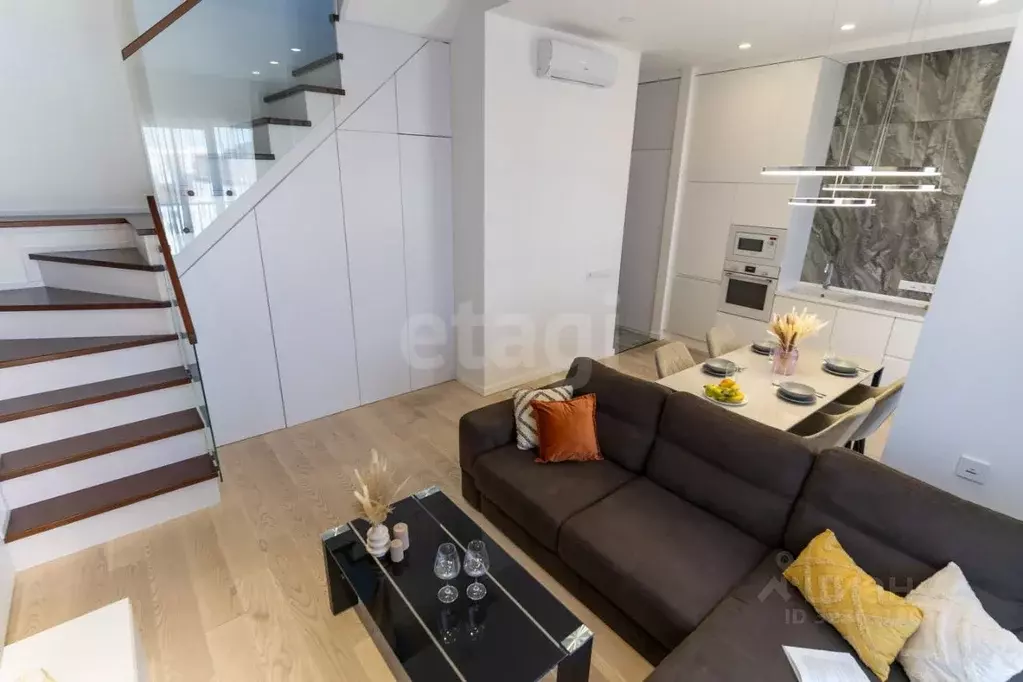 1-к кв. Свердловская область, Екатеринбург ул. Стачек, 62 (145.0 м) - Фото 1